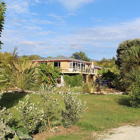 Labyrinth Gardens Guest House Takaka Exteriör bild