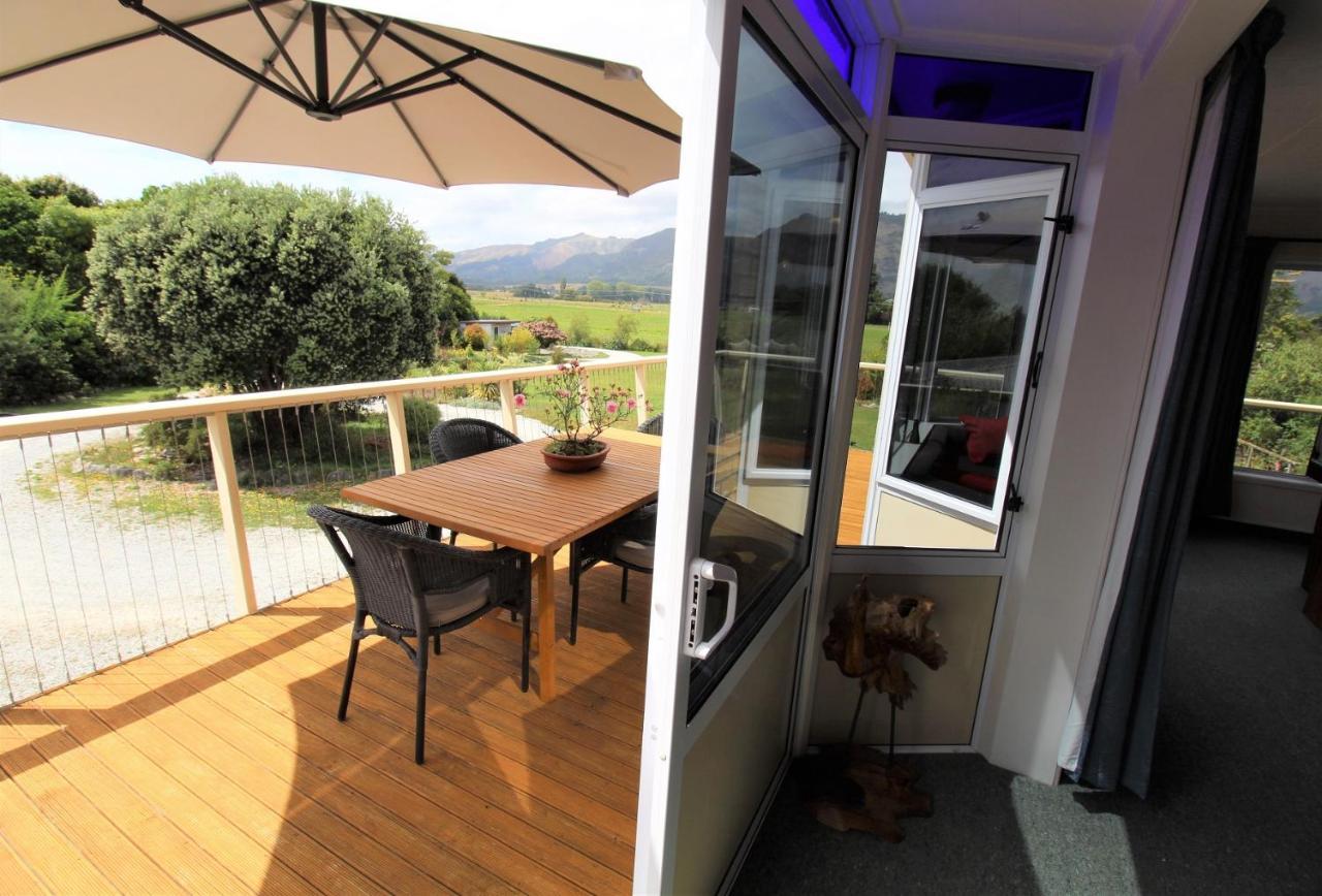 Labyrinth Gardens Guest House Takaka Exteriör bild