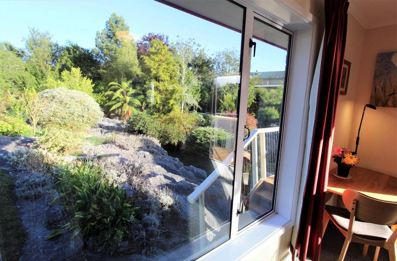 Labyrinth Gardens Guest House Takaka Exteriör bild