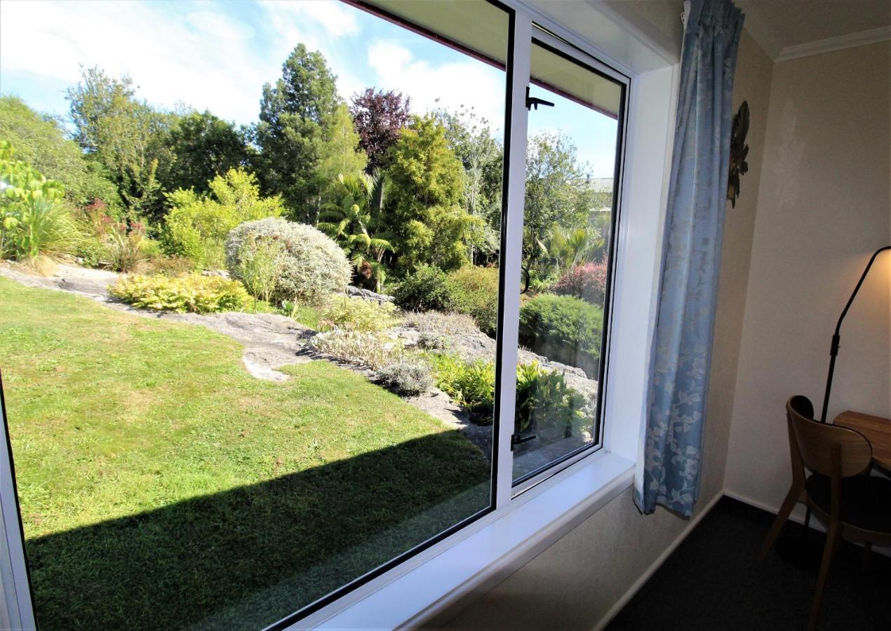 Labyrinth Gardens Guest House Takaka Exteriör bild